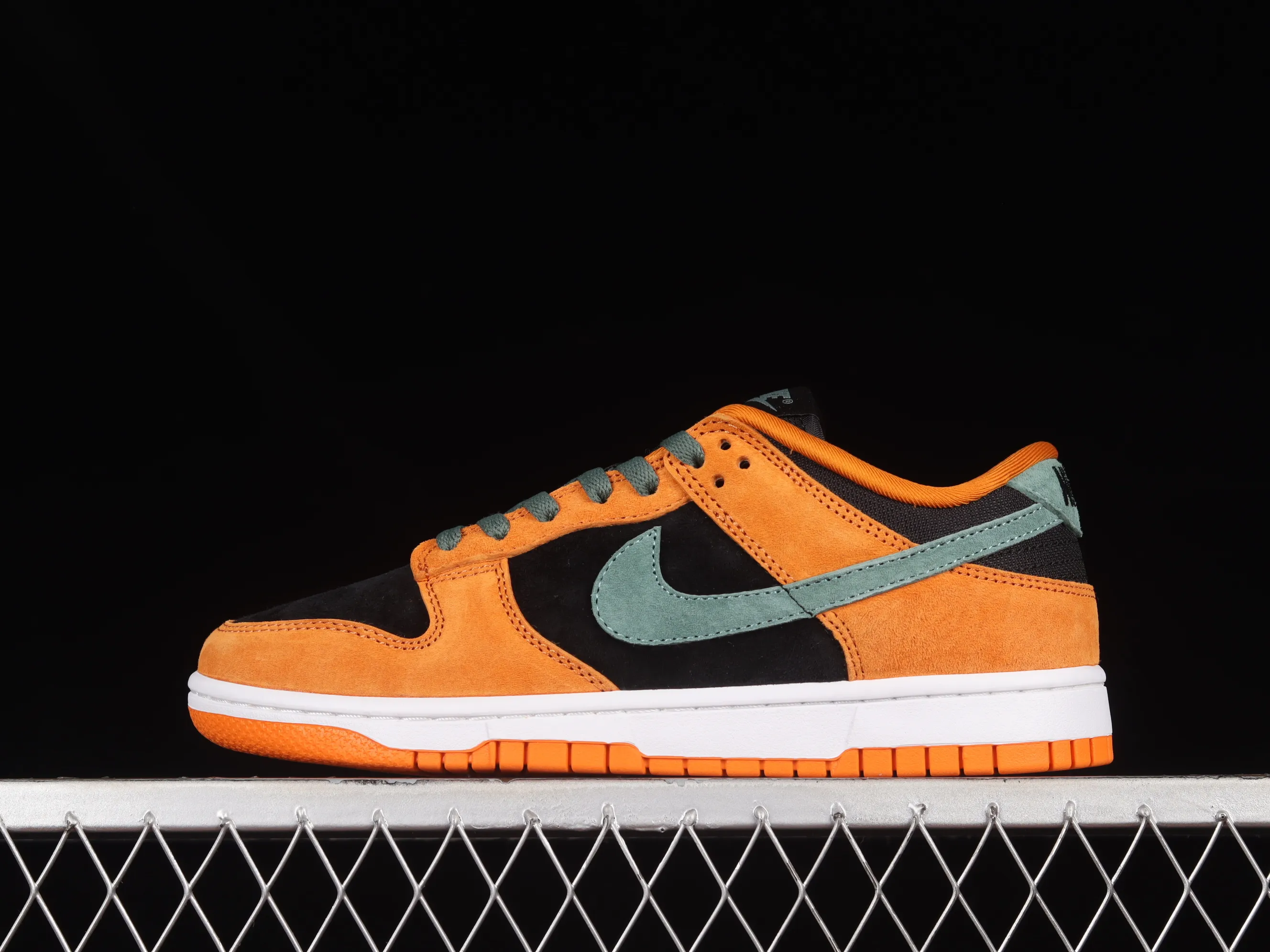All categories Nk SB Dunk series Nk SB Dunk Low low-top sneakers N version NK SB Dunk Low SP "Ceramic" carrot yellow and black SB low-top casual sports skateboard shoes DA1469-001